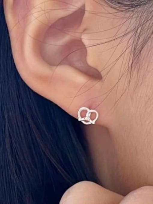 S925 Pretzel Shape Knot Stud Earring