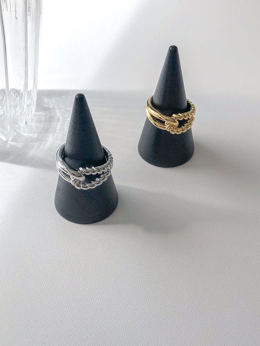 Simple Twisted Cross Ring