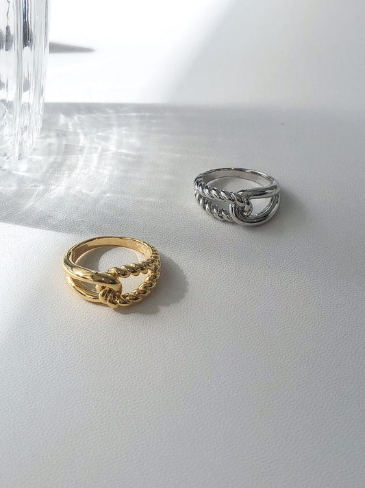 Simple Twisted Cross Ring