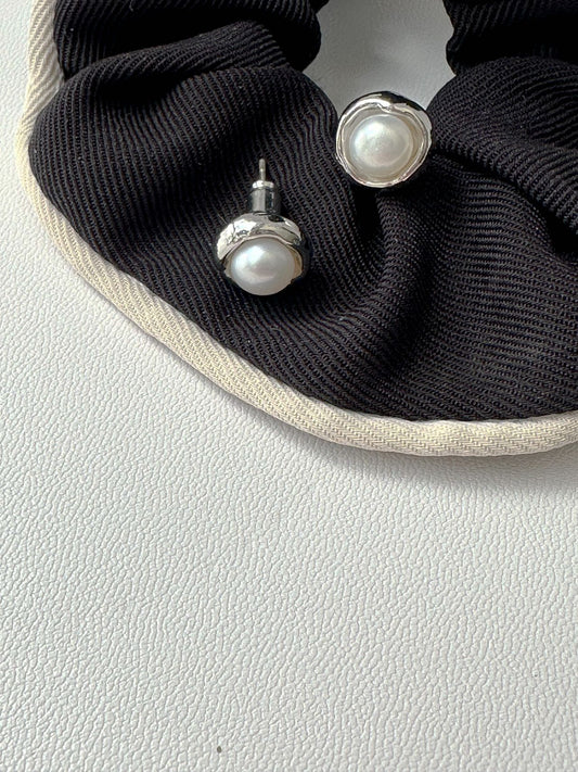 Single Pearl Stud Earring